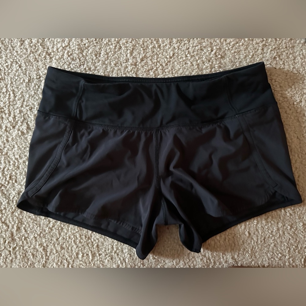 Lululemon hotty hot mid rise black shorts -size 8 regular